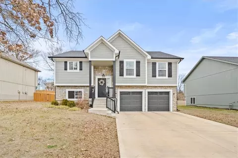 9110 E 51st St, Kansas City, MO 64133