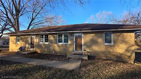 304-306 Hazel St, Buckner, MO 64016