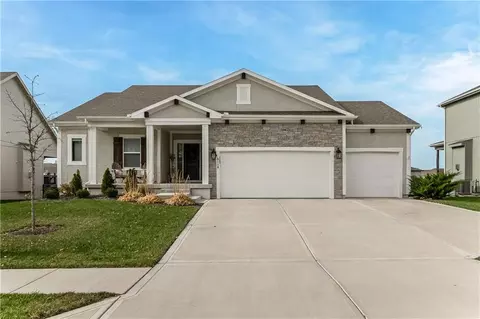 3116 SW Arbor Tree Dr, Lees Summit, MO 64082