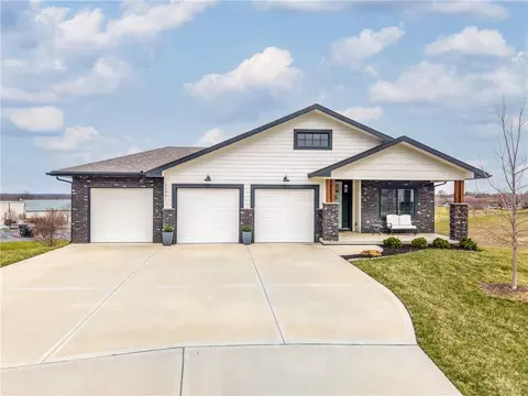 1100 NE Goshen Ct, Lees Summit, MO 64064