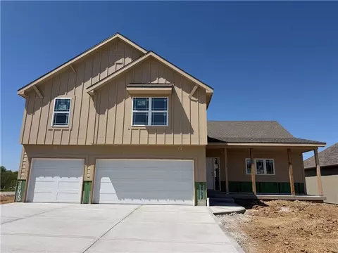 7045 NW Yulich Ct, Parkville, MO 64152