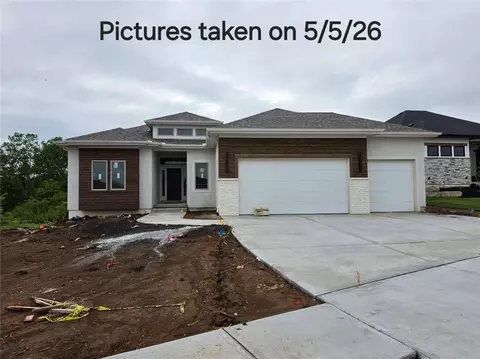 11216 S Gleason Rd, Olathe, KS 66061
