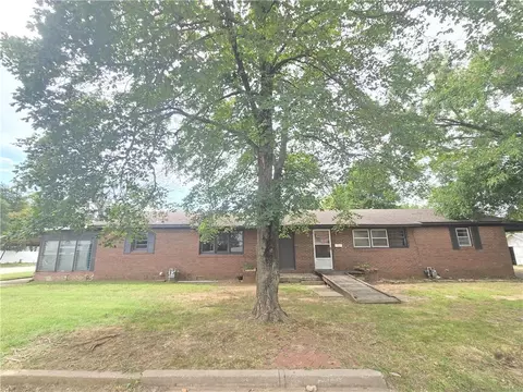 Exterior - 401 W 1st St, Cherryvale, KS 67335 photo 1 of 3