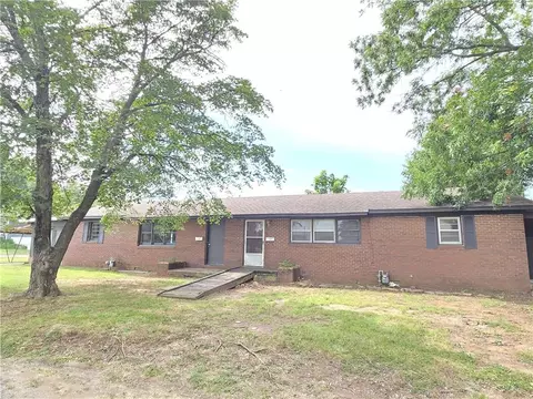 Exterior - 401 W 1st St, Cherryvale, KS 67335 photo 2 of 3