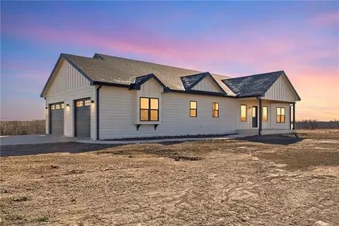 7406 SW Docking Rd, Auburn, KS 66402