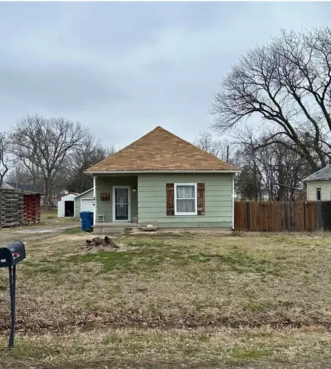 205 E Maple St, Liberal, MO 64762