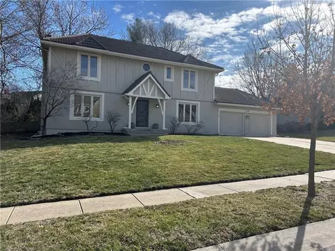 12209 Aberdeen Rd, Leawood, KS 66209