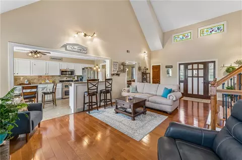 3711 NE Beechwood Dr, Lees Summit, MO 64064