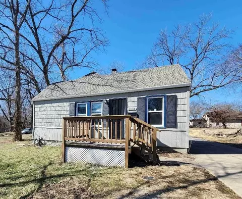 8004 Lydia Ave, Kansas City, MO 64131