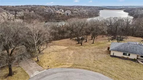 6501 NW Valley View Dr, Parkville, MO 64152