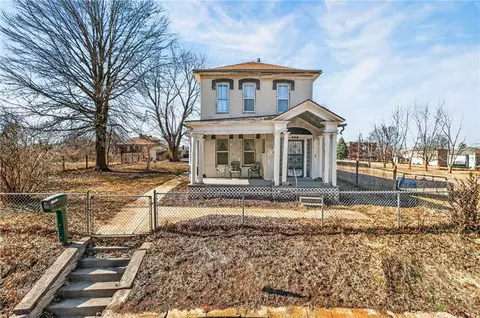 212 S 17th St, Saint Joseph, MO 64501