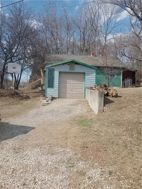 8840 E Wilson Rd, Independence, MO 64053 photo 3