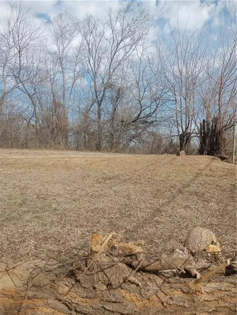 8840 E Wilson Rd, Independence, MO 64053 photo 5
