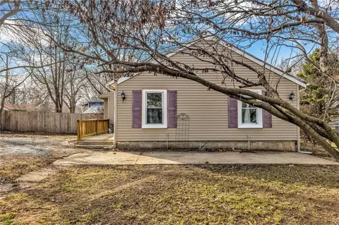 1124 S Haden St, Independence, MO 64050