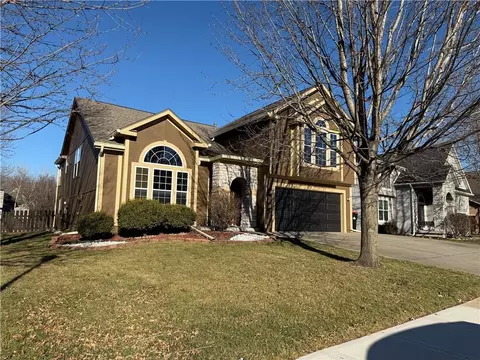 21710 62nd St, Shawnee, KS 66218