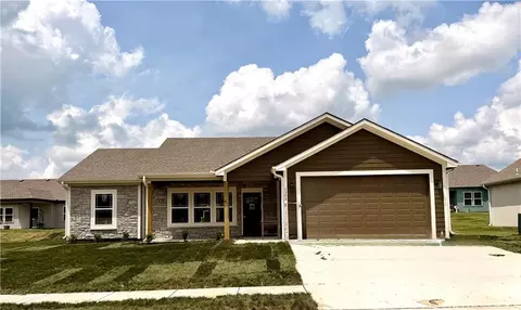 1302 NE Sequoia Ct, Oak Grove, MO 64075