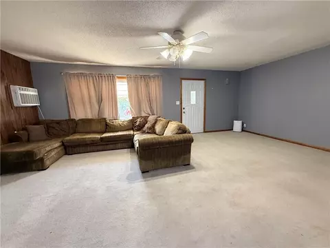 Living - 1817 Beech St, Atchison, KS 66002 photo 2 of 2