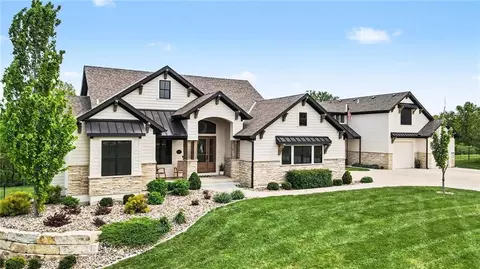 15703 Dd Hwy, Smithville, MO 64089