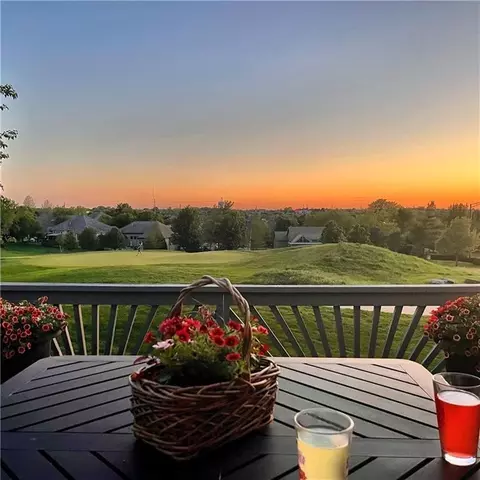 9828 Vista Dr, Lenexa, KS 66220