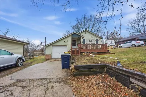 3734 Ditzler Ave, Kansas City, MO 64133