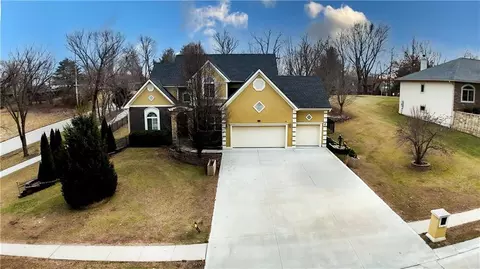 4912 Corinth Dr, Saint Joseph, MO 64506