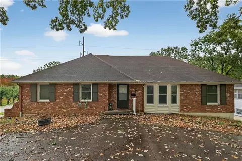 6761 N Woodland Ave, Kansas City, MO 64118