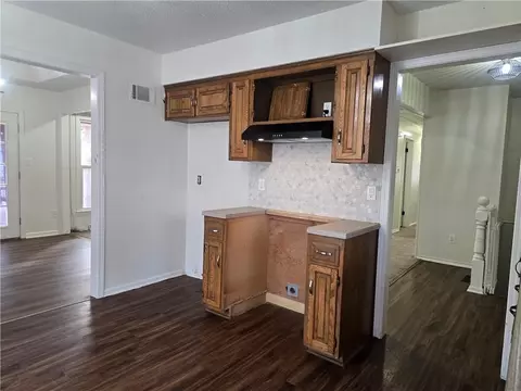 Kitchen - 1211 SE Briarcroft St, Lees Summit, MO 64063 photo 2 of 2