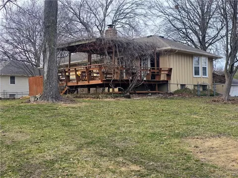 Exterior - 1211 SE Briarcroft St, Lees Summit, MO 64063 photo 15 of 17