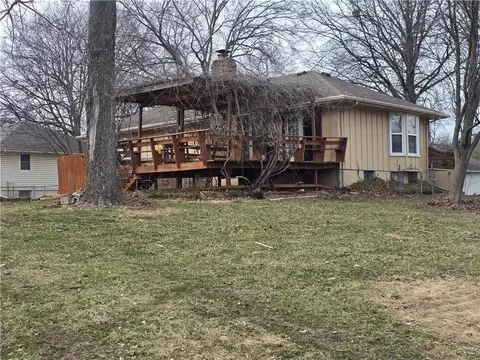 Exterior - 1211 SE Briarcroft St, Lees Summit, MO 64063 photo 14 of 17