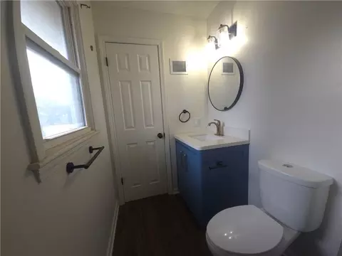Bath - 1211 SE Briarcroft St, Lees Summit, MO 64063 photo 4 of 4