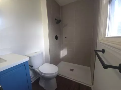 Bath - 1211 SE Briarcroft St, Lees Summit, MO 64063 photo 3 of 4