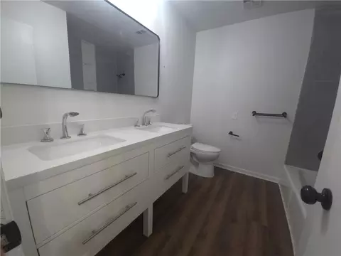 Bath - 1211 SE Briarcroft St, Lees Summit, MO 64063 photo 1 of 4