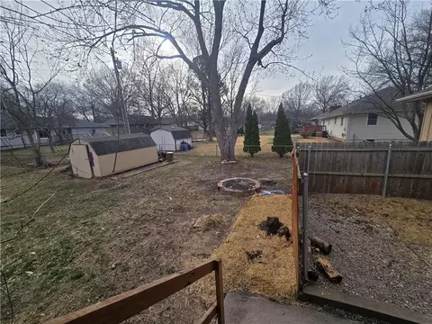 Exterior - 1211 SE Briarcroft St, Lees Summit, MO 64063 photo 9 of 17