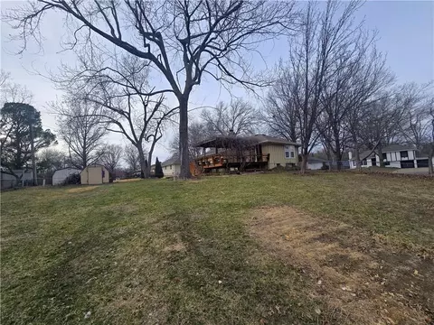 Exterior - 1211 SE Briarcroft St, Lees Summit, MO 64063 photo 13 of 17