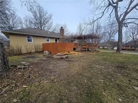 Exterior - 1211 SE Briarcroft St, Lees Summit, MO 64063 photo 12 of 17