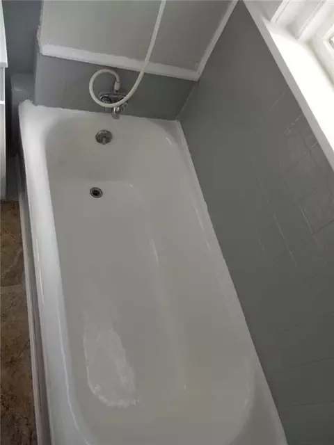 Bath - 2511-2517 Mitchell Ave, Saint Joseph, MO 64507 photo 2 of 2