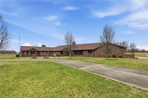 1055 S 200th St, Pittsburg, KS 66762