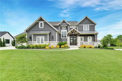 11200 W 169th St, Overland Park, KS 66221