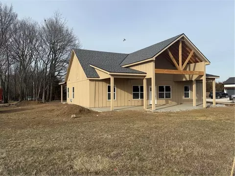 121 Elm Dr, Linn Valley, KS 66040