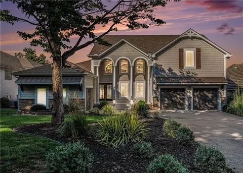 326 Southshore Dr, Lake Winnebago, MO 64034