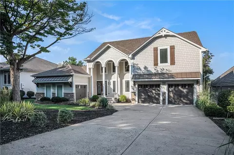326 Southshore Dr, Lake Winnebago, MO 64034