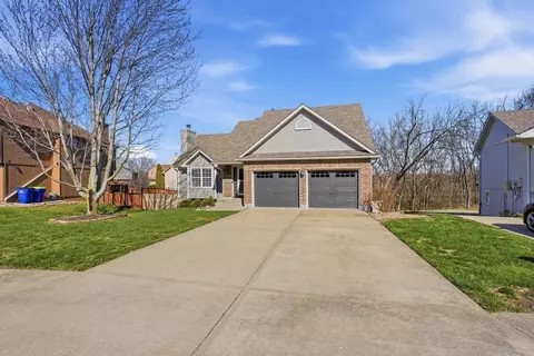 1616 Bluff St, Lees Summit, MO 64086