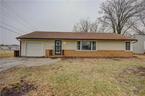 105 SE 9th St, Lees Summit, MO 64063