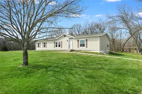 9661 W 343rd St, Paola, KS 66071