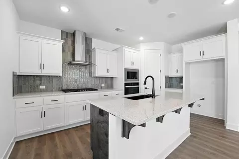 1390 N 162nd Ter, Basehor, KS 66007