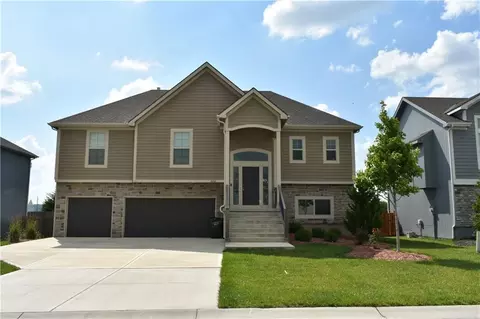 1652 Shadow Dr, Leavenworth, KS 66048