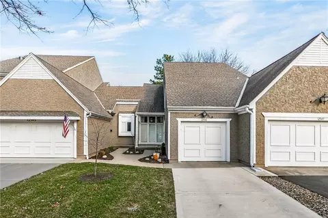 12545 Broadmoor St, Overland Park, KS 66209