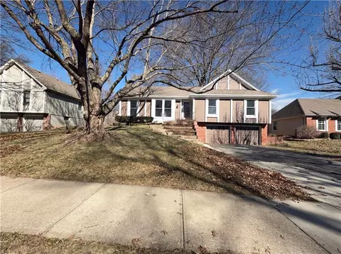 12514 W 101st St, Lenexa, KS 66215