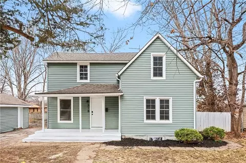 318 E Nichols St, Spring Hill, KS 66083