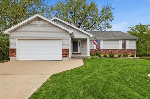 1475 Grandview Dr, Warrensburg, MO 64093